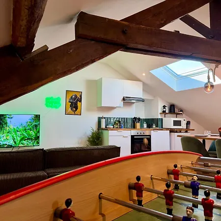 Le Jungle Loft, Lit King Size, Baby-foot & Design